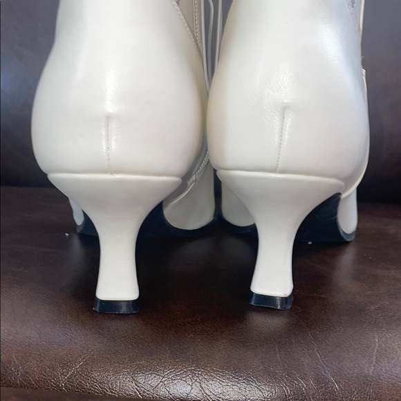 Universal Thread White Ankle Booties with Decorative Stitching (10) - Picture 10 of 13